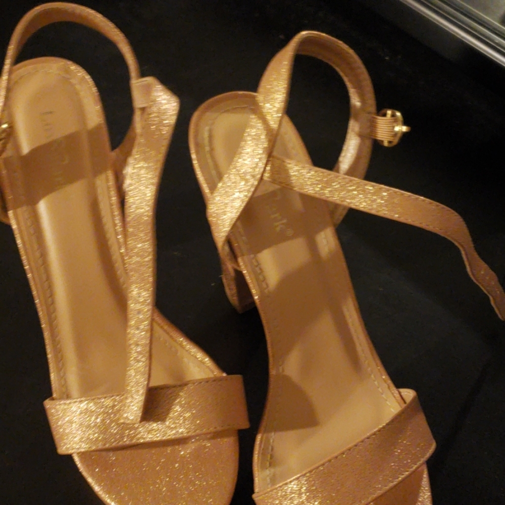 Rosd gold shoes